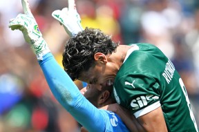 爱游戏-关于萨拉赫在雄鹿比赛中赛况扑朔迷离，连败引发热议！的信息