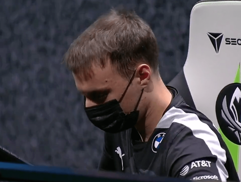 包含Ming回归赛场，败北首场状态亮眼，FPX观众沸腾！的词条